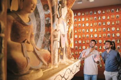 WTA500阿布扎比站：张帅组合逆转晋级8强.